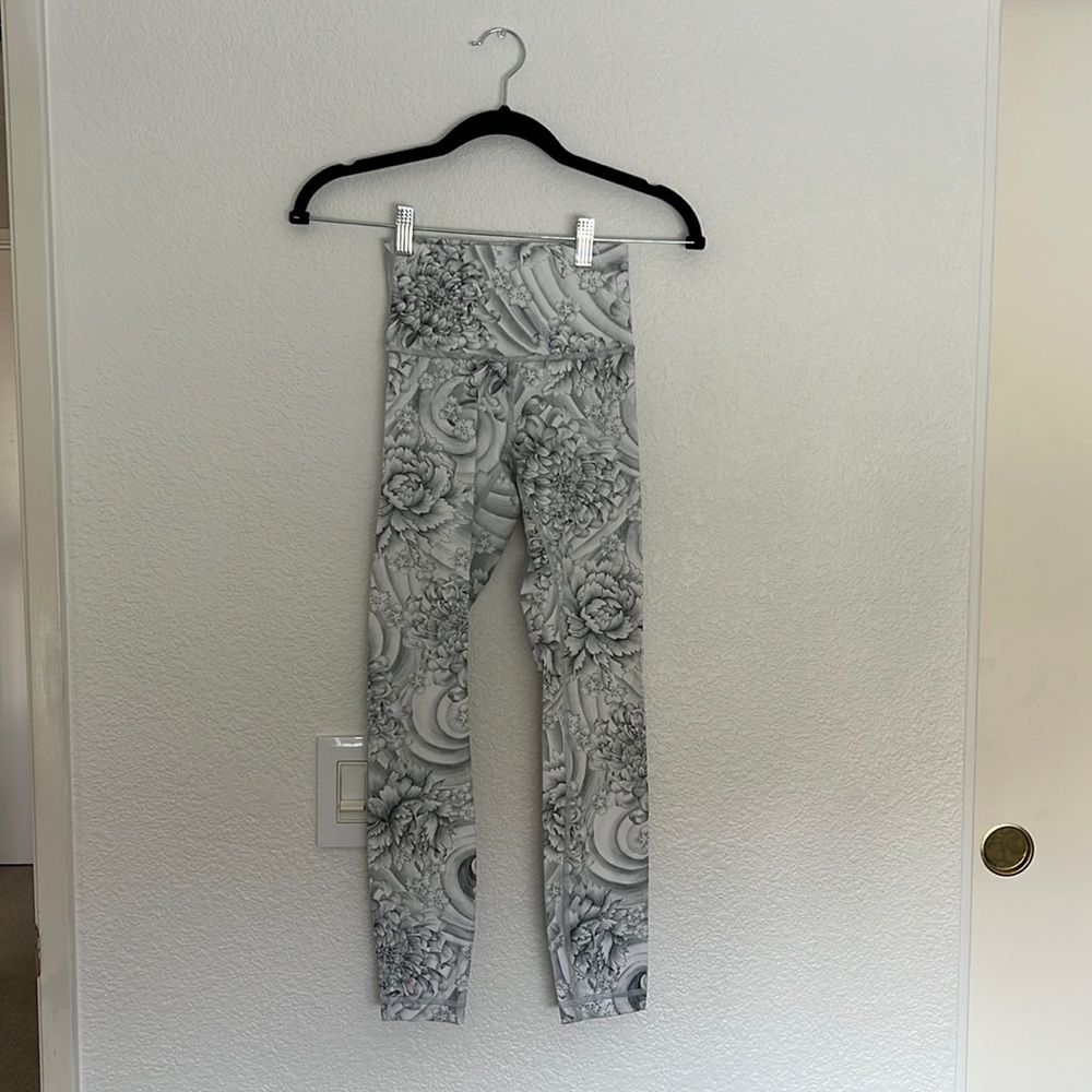 Cropped pattern leggings